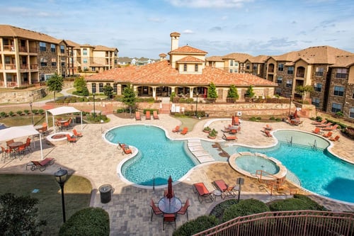 Lebanon Ridge Apartments - Sparkling Swimming Pool