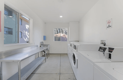 Washer and Dryer at Acclaim at Baldwin Apartments, California, 90008