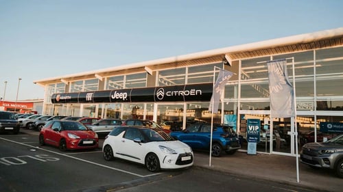 Evans Halshaw Citroen Hull Dealership Exterior