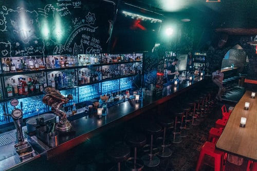 Unsere Bar finden Sie wie folgt
Peter-Vischer-Straße 3
90403 Nürnberg
Tel.: 0911 9928956
info@dierotebar.net