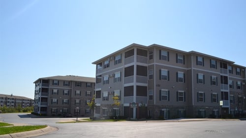 View of an apartment building at Boulder Ridge, Minnesota
