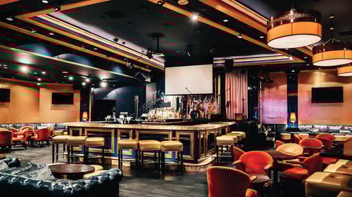 A traditional lounge serving great drinks and sports viewing Vegas style, The Indigo Lounge is conveniently located center-Strip at the Horseshoe Las Vegas casino. With a distinctive flair and impeccable style, The Indigo Lounge is an elevated hangout and sports scene on the Las Vegas Strip. This refined retreat promises top-notch service and hand-crafted cocktails.