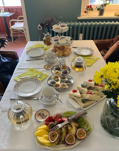 Tea Time mit Rheinblick Basel Café Three Ladies