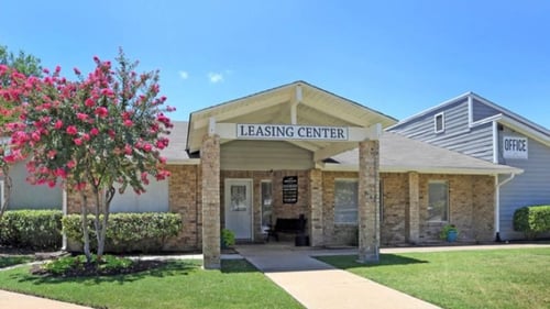 Summit on the Lake apartments exterior