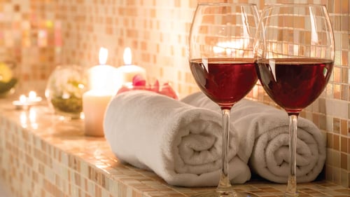 Escape to a place of total relaxation and comfort in thee Reflections Spa at Planet Hollywood. Book any 50-minute service for Wednesdays and get a complimentary glass of red or white wine to enjoy in our beautiful spa.
