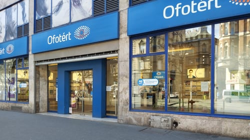 Ofotért üzlet bejárata Budapesten, az Erzsébet körút 22. számnál.