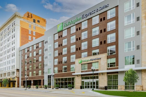 Holiday Inn Express & Suites in Downtown Lincoln!