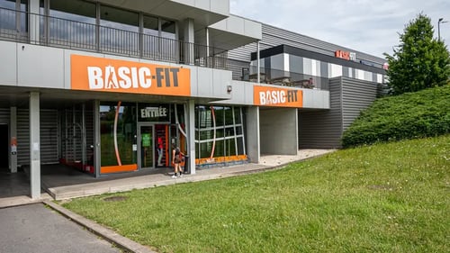 Basic-Fit Mouscron Avenue du Parc 24/7 - front club outside