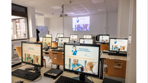 Ein Klassenzimmer in der KRH Akademie