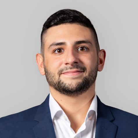 Headshot of Ethan Taub, a wealth advisor at Chase