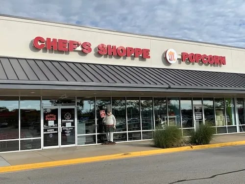 #ChefsShoppe #Storefront #KitchenStore #GourmetKitchen #Cookware #Kitchenware #SpecialtyFoods #PopcornStore #CandyStore #GiftShop #HomeCooking #BakingSupplies #LocalBusiness #CulinaryGifts #RetailStorefront
