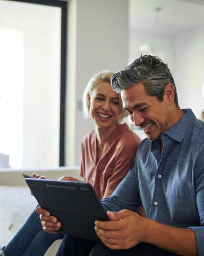 Couple using reliable internet service