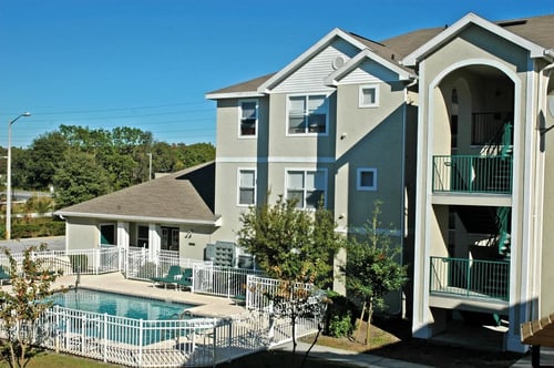 Property building at Oak Glen Apartments in Orlando, FL, 32808