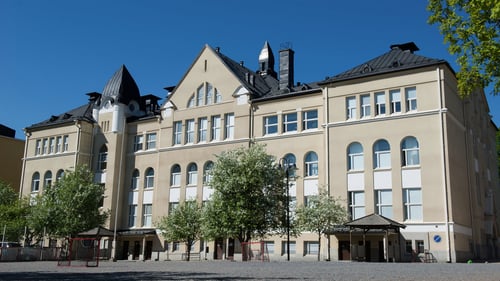 Aleksanterin koulutalo.