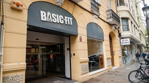 Basic-Fit Valencia Joaquín Costa - front club outside