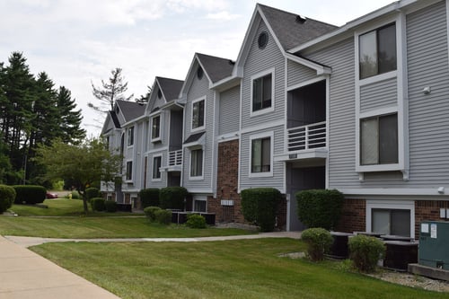 Building Exterior at Canal Club Apartments, Lansing, MI 48917
