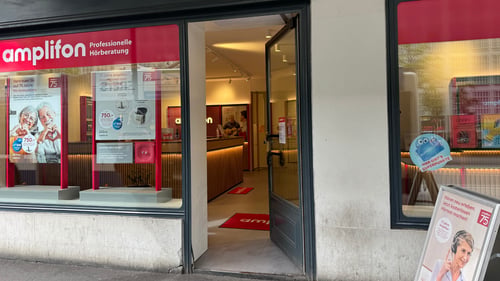 Schaufenster-Amplifon-Hörgeräte-Fachgeschäft-Luzern