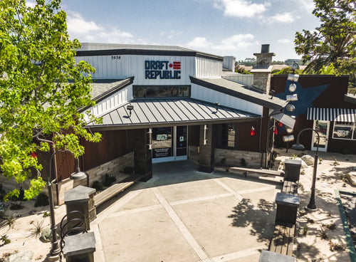 Draft Republic North County’s Ultimate Sports Bar & Golf Lounge