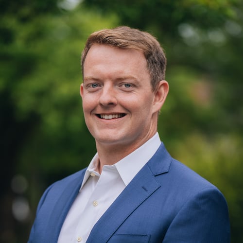 Headshot of Alex Toth outside