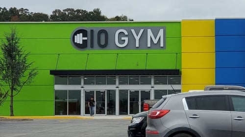 The front  of 10Gym Fort Smith on 7757 Rogers Ave