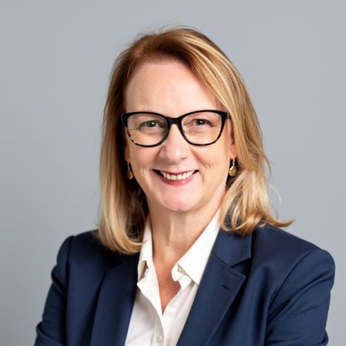 Headshot of Maria Castellon, a wealth advisor at Chase