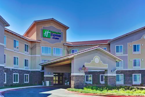 Welcome to Holiday Inn Express & Suites Beaumont - Oak Valley!