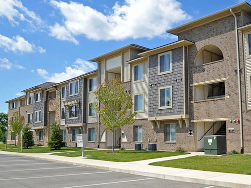 Exterior View at Prairie Lakes Apartments in Peoria, IL 61615