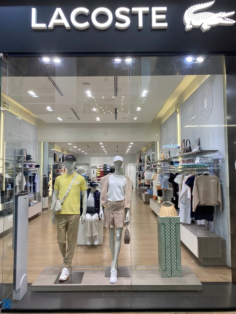 Close Up - Store