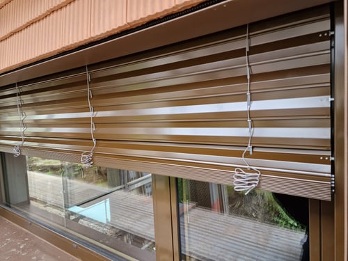 Storen Welt GmbH - Sonnenstoren, Rollladen, Lamellenstoren und alle individuellen Beschattungsarten, 8427 Rorbas im Kanton Zürich