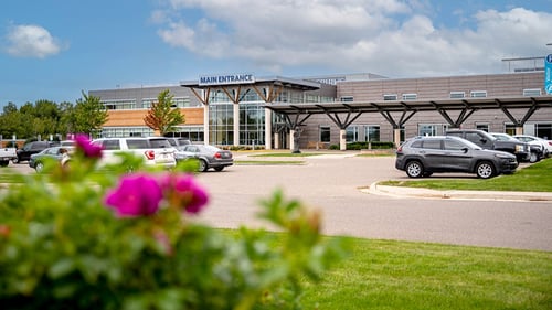 exterior photo to main entrance of Aspirus Rhinelander Hospital