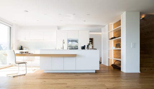 Elbau: Weiss mit Holz!