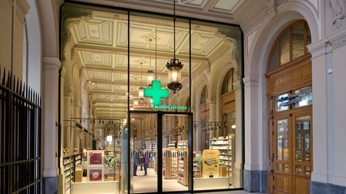 eingang-amavita-bahnhof-apotheke
