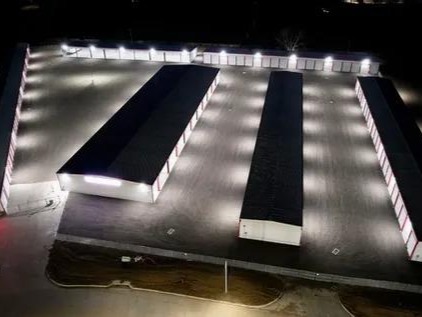 Stor-Mor 135 at night