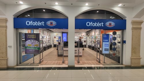 Ofotért üzlet bejárata Budapesten, az Europeum bevásárlóközpontban a József körút 3–7. számnál.