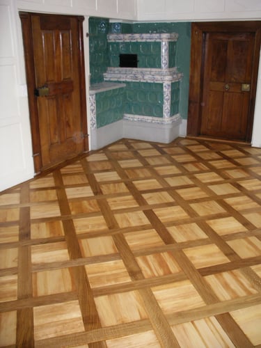 Frisch renovierter Cassetten Parkett, in Kloster