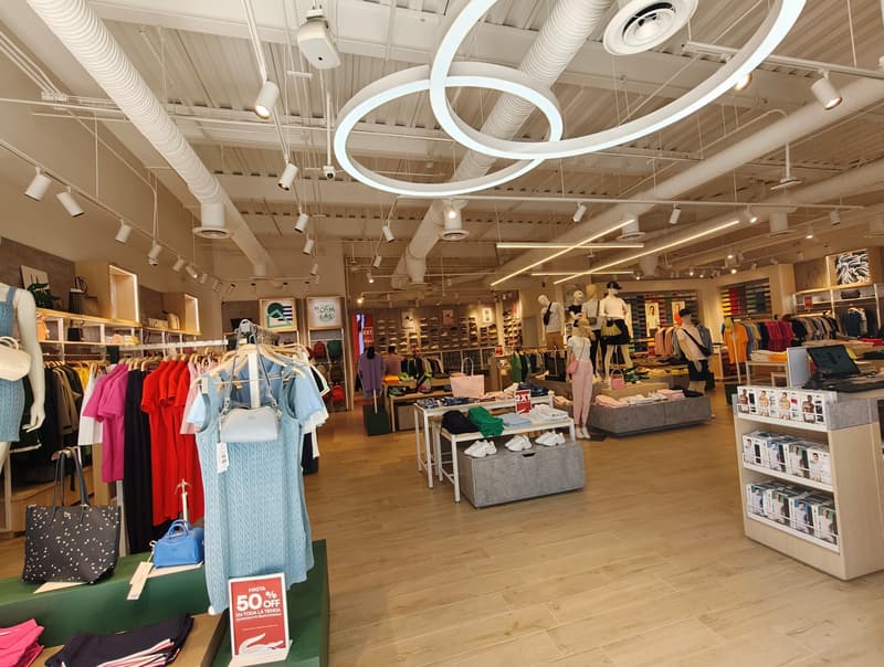 Close Up - Store