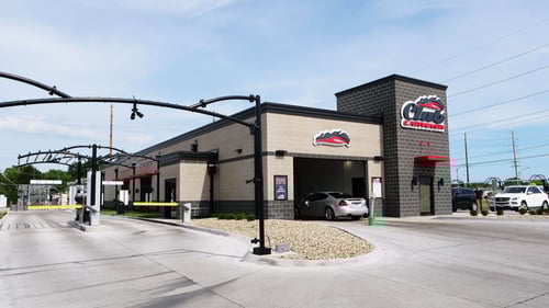 Front View of Bloomington, Illinois Club Car Wash