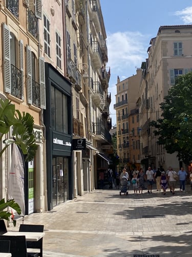 Contemporary art gallery Carré d'artistes in Toulon downtown