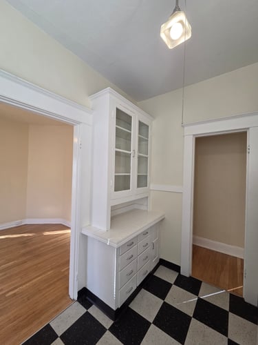 A white kitchen with a checkered floor at Casa Del Rey in Portland, OR, 97209