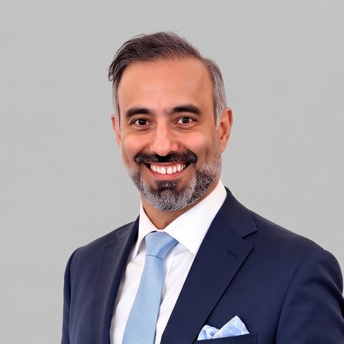 Headshot of Bobby Shemiranipour, a wealth advisor at Chase