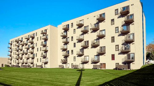 Apartment building at Knollwood Towers East Apartments, Hopkins, MN