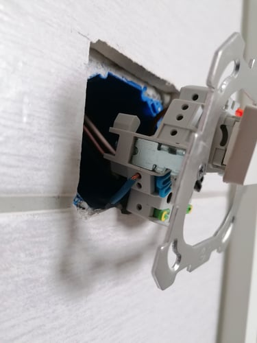 Remplacement Interrupteur Poussoir défectueux