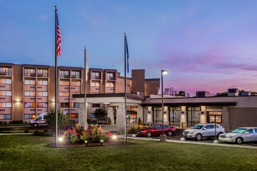 The best hotel to stay few minutes away from the MKE airport.