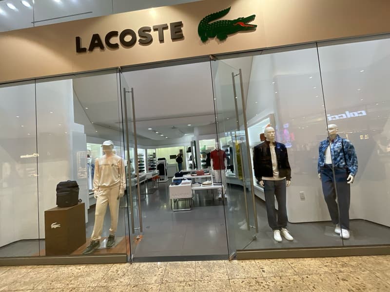 Close Up - Store