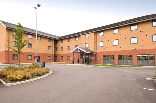 Premier Inn East Midlands Airport hotel exterior