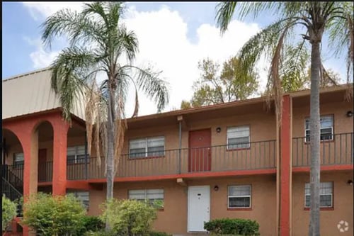 Apartment building at Oak Chase II Apartments in Tampa, FL