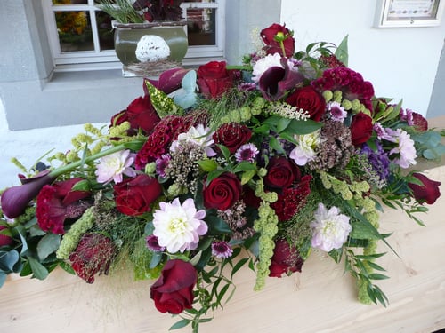 Trauerfloristik,Kranz,Urnenkranz,Sargbouquet,Blumenschalen,Blumen Vergissmeinnicht Marthalen