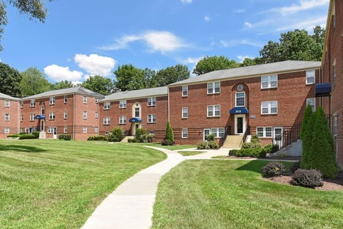 Cross Country Manor Apartments