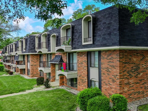 Exterior View at Glen Oaks Apartments in Muskegon, MI 49442