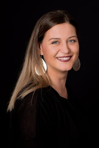 Caroline Petertill
Make Up, Haarstyling, Wimpernverlängerung, Augenbrauenstyling, Farbberatung & Sugaring